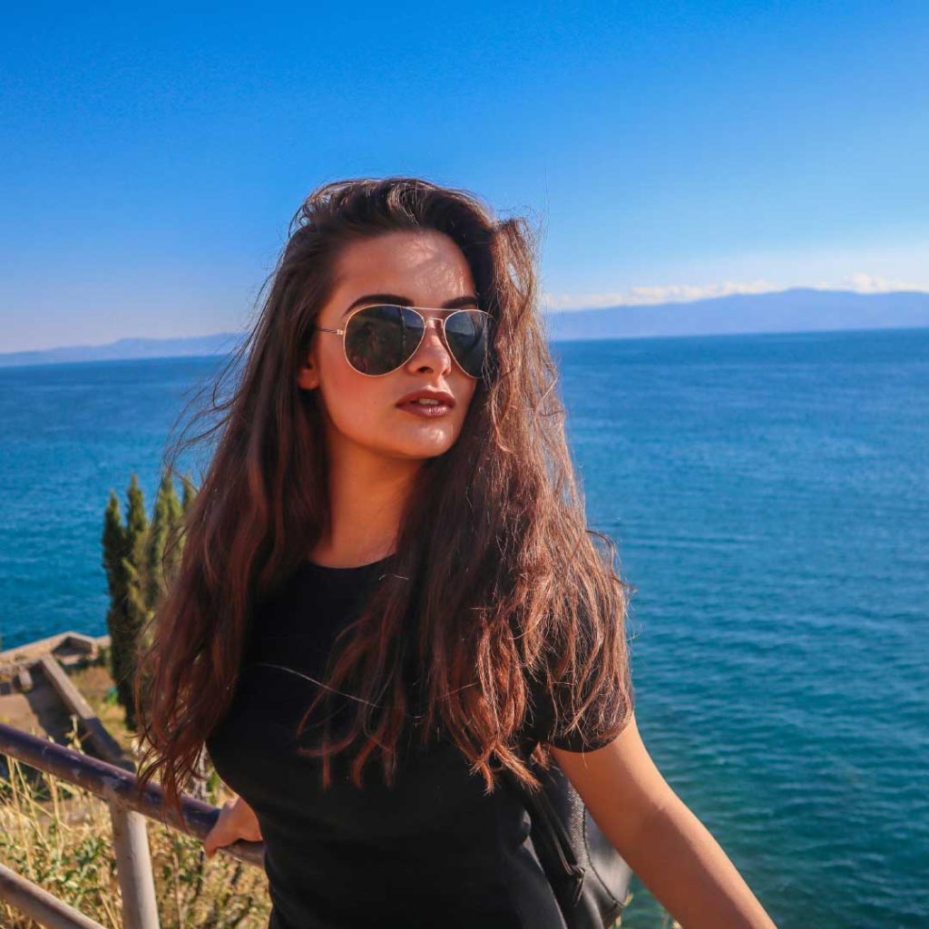 Kvalitné slnečné okuliare s UV filtrom ochránia váš zrak pre škodlivými účinkami slnečného žiarenia. Foto: Freepik. 
